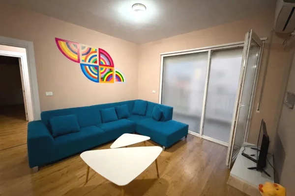 Jepet apartament 2+1+Post Parkimi me qira tek Komuna e Parisit , prane Kompleksit Kika 2 .
