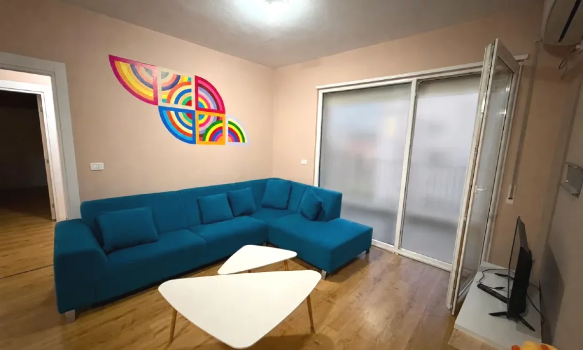 Shtepi me qera Apartament ne Tirane, 2+1, Mobilimi E mobiluar, Pagesa 900  Euro.