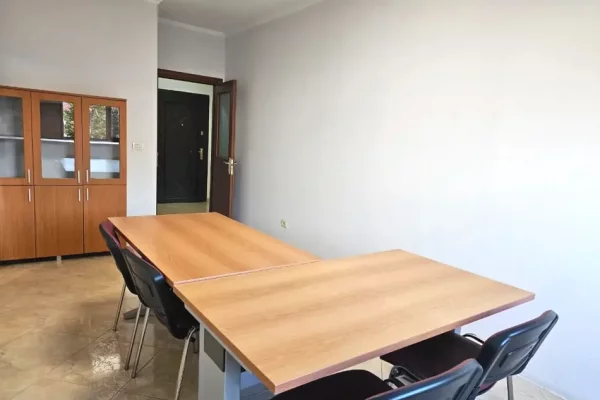 Jepet zyre me qira tek Fakulteti i Shkencave te Natyres , Bulevardi Zogu i pare , ish Stacioni i Tre