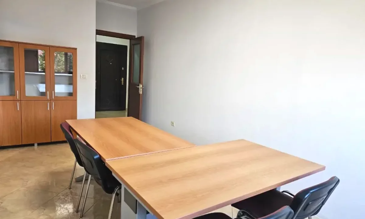 Jepet zyre me qira tek Fakulteti i Shkencave te Natyres , Bulevardi Zogu i pare , ish Stacioni i Tre
