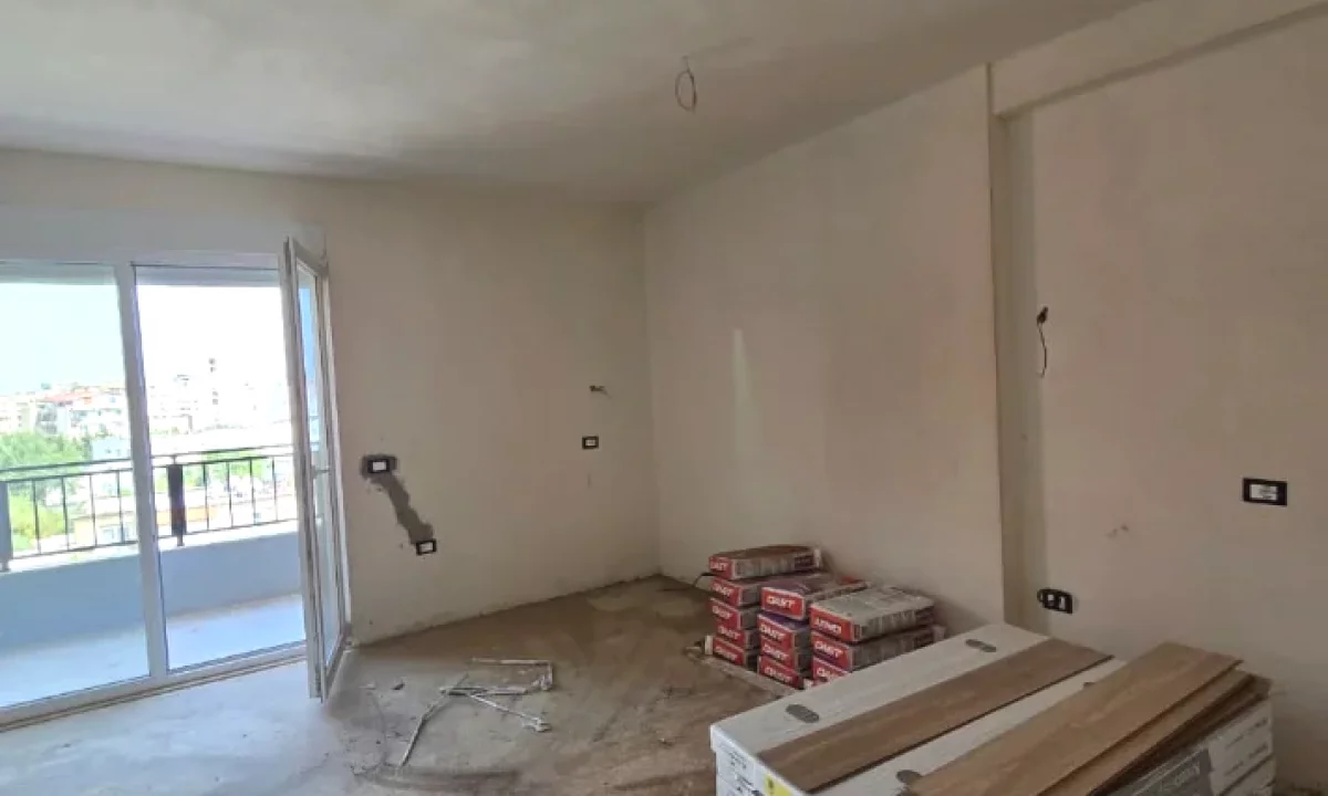 Shtepi ne shitje Apartament ne Tirane, 2+1, Mobilimi Bosh, pa mobiluar, Pagesa 279,200  Euro.
