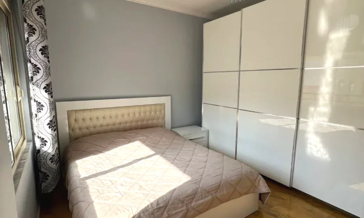 Shtepi me qera Apartament ne Tirane, 2+1, Mobilimi E mobiluar, Pagesa 700  Euro.