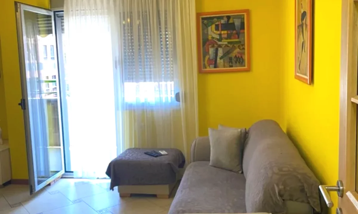 Shtepi me qera Apartament ne Tirane, 2+1, Mobilimi E mobiluar, Pagesa 800  Euro.