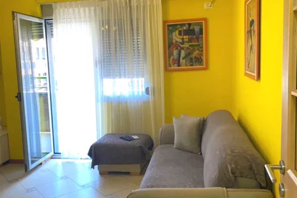 Shtepi me qera 2+1 ne Tirane - 800 Euro