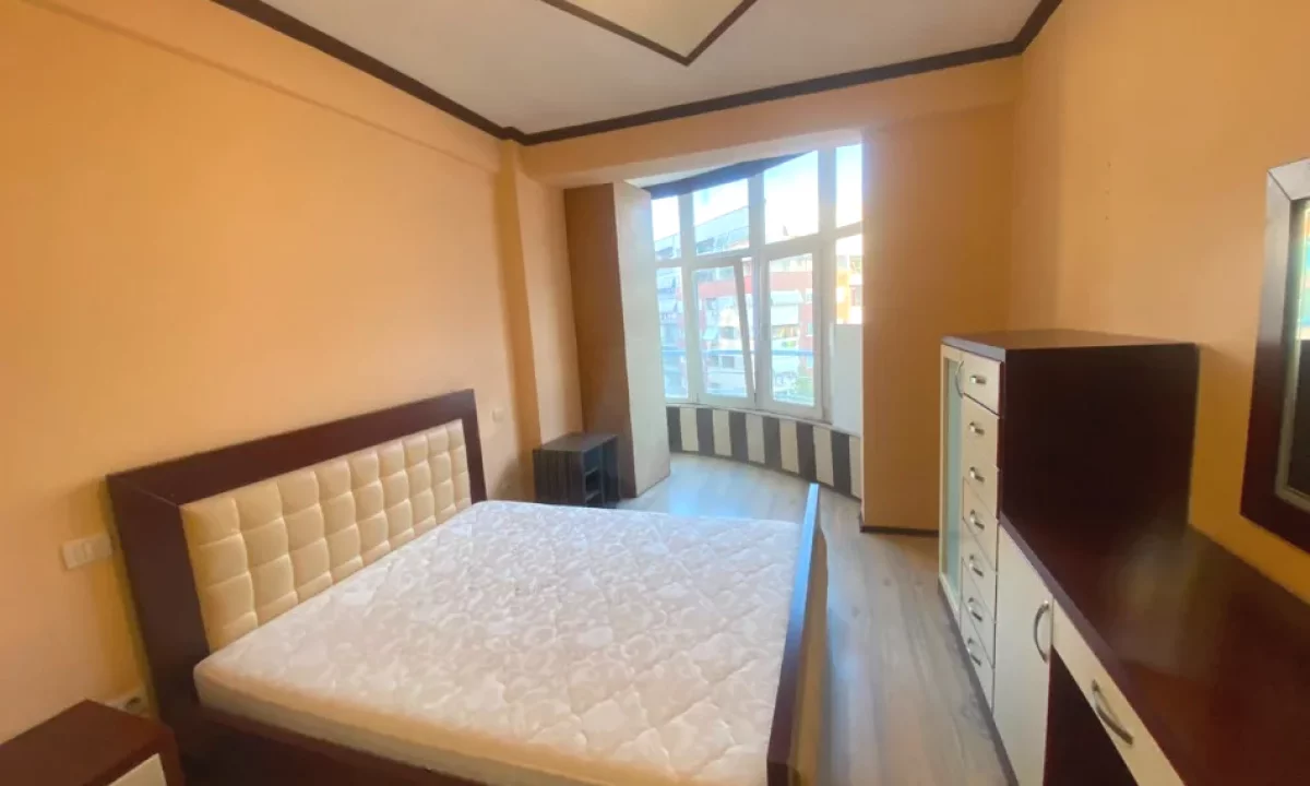 Shtepi ne shitje Apartament ne Tirane, 2+1, Mobilimi E mobiluar, Pagesa 170,000  Euro.