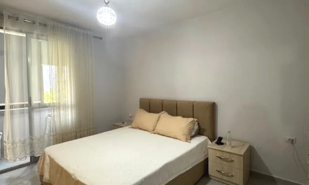 Shtepi me qera Apartament ne Tirane, 1+1, Mobilimi E mobiluar, Pagesa 500  Euro.