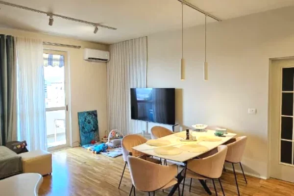 Jepet apartament 2+1+2 me qira tek Rruga Fortuzi , Rruga Mine Peza , Bulevardi Zogu i Pare .