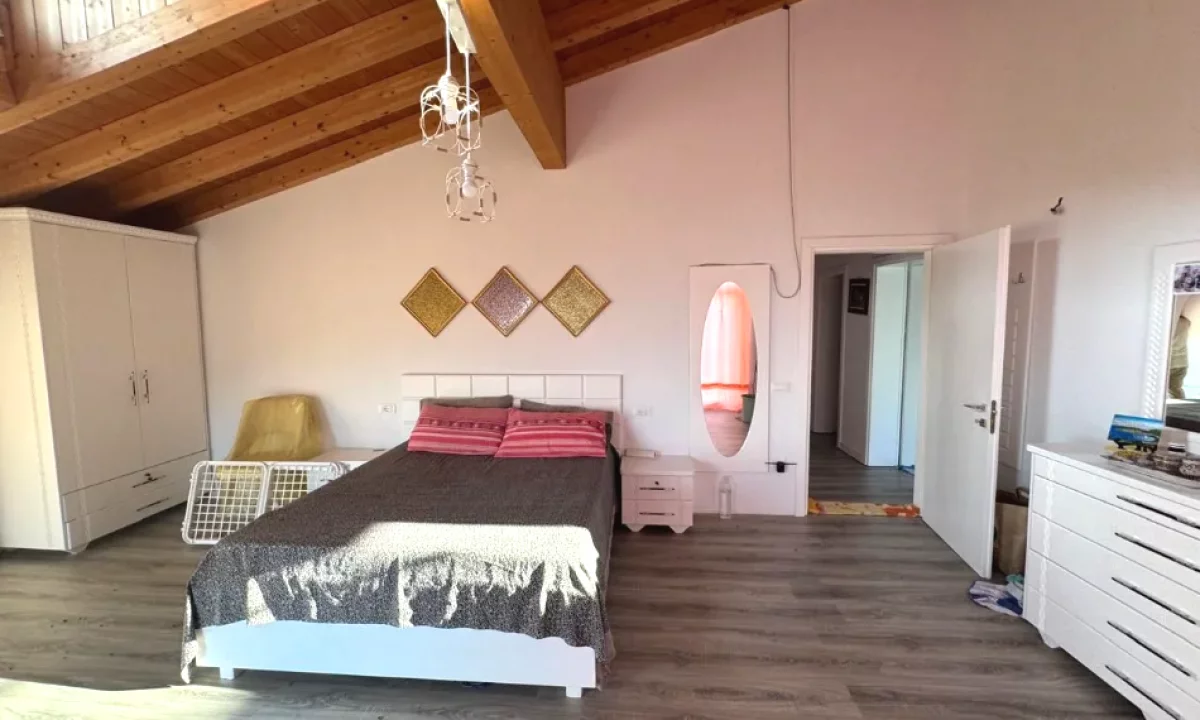 Shitet Vile+7000 m2 truall ne Lanabregas , Dajt , Fresku .