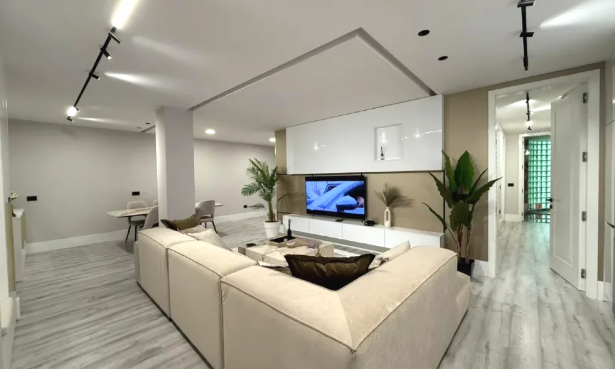 Shtepi me qera Apartament ne Tirane, 2+1, Mobilimi E mobiluar, Pagesa 2,300  Euro.