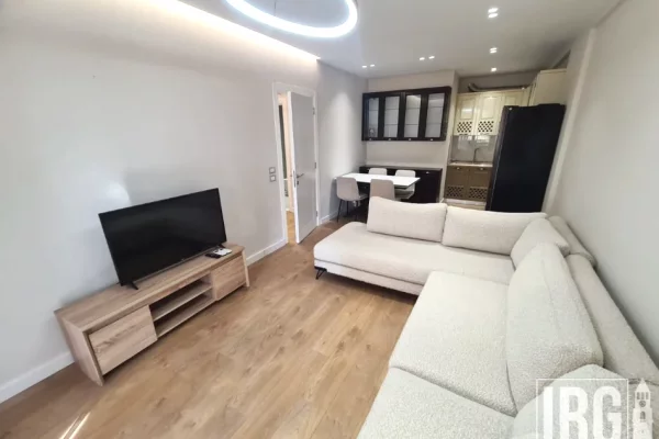 Jepet apartament 2+1+Post Parkimi me qira tek Komuna e Parisit .