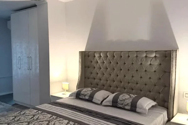 Shtepi me qera 2+1 ne Tirane - 1,500 Euro