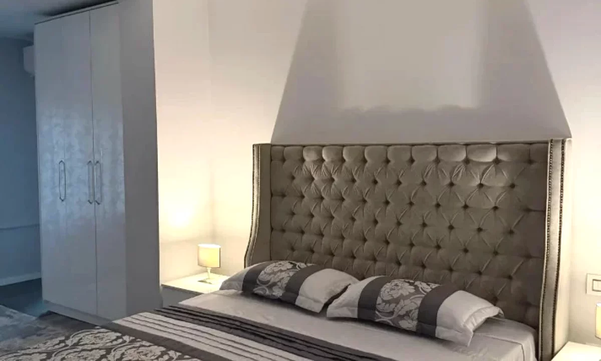 Shtepi me qera Apartament ne Tirane, 2+1, Mobilimi E mobiluar, Pagesa 1,500  Euro.