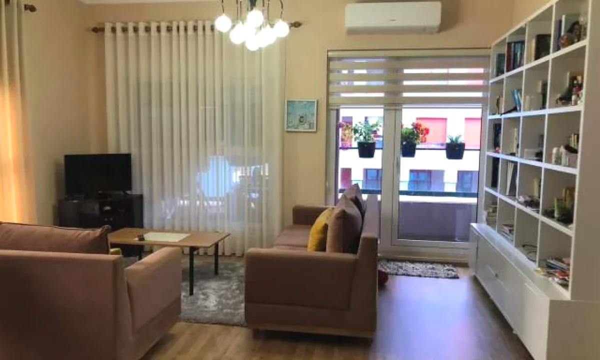 Shtepi ne shitje Apartament ne Tirane, 2+1, Mobilimi E mobiluar, Pagesa 173,000  Euro.