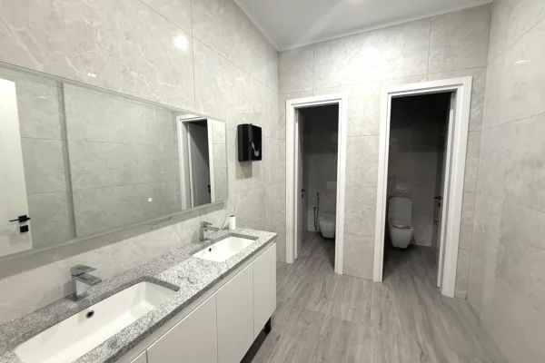 Ambient biznesi me qera 3+1 ne Tirane - 5,200 Euro