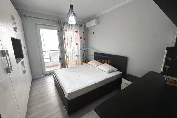 Jepet apartament 3+1 me qira tek Kompleksi Delijorgji , Rruga e Kavajes , Pallati me Shigjeta .