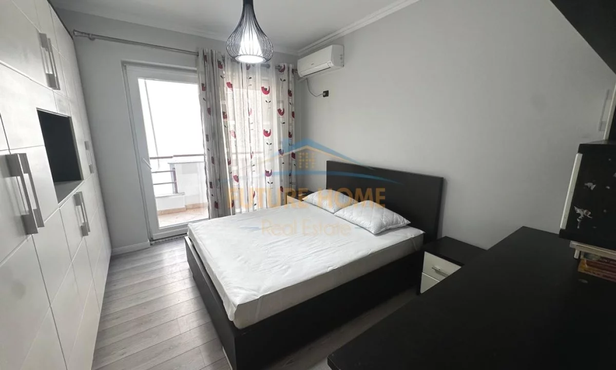 Shtepi me qera Apartament ne Tirane, 3+1, Mobilimi E mobiluar, Pagesa 1,200  Euro.