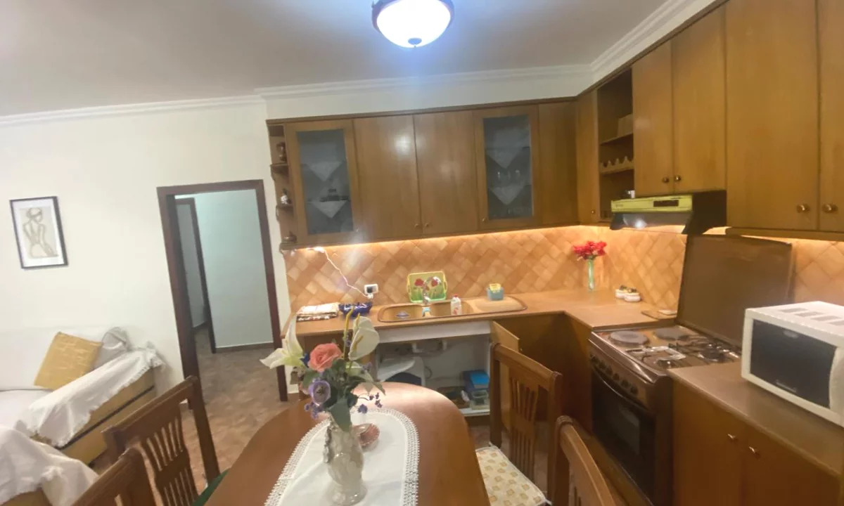 Shtepi me qera Apartament ne Tirane, 2+1, Mobilimi E mobiluar, Pagesa 600  Euro.