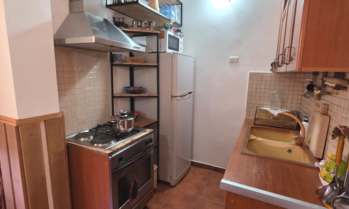 Shtepi ne shitje Apartament ne Tirane, 2+1, Mobilimi E mobiluar, Pagesa 170,000  Euro.