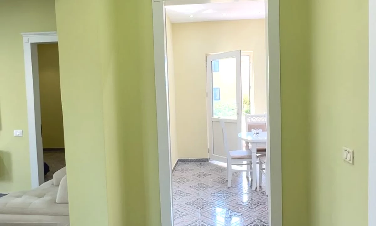 Shtepi me qera Apartament ne Tirane, 3+1, Mobilimi Pjeserisht e mobiluar, Pagesa 550  Euro.