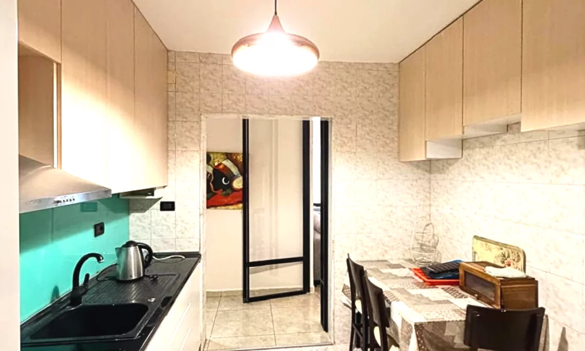 Shtepi me qera Apartament ne Tirane, 2+1, Mobilimi E mobiluar, Pagesa 850  Euro.