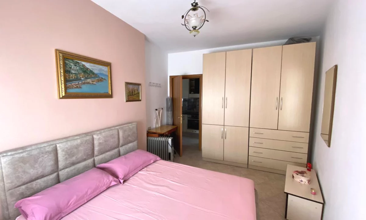 Shtepi me qera Apartament ne Tirane, 2+1, Mobilimi E mobiluar, Pagesa 700  Euro.