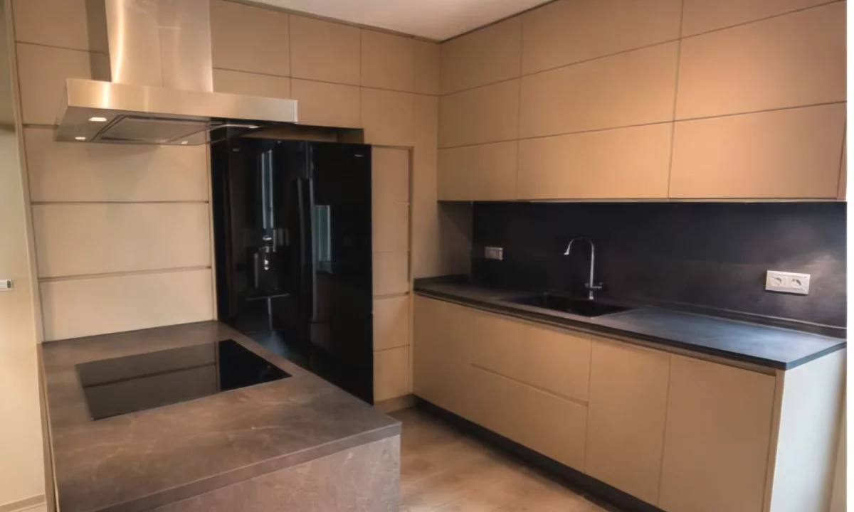 Shtepi me qera Apartament ne Tirane, 3+1, Mobilimi E mobiluar, Pagesa 3,000  Euro.