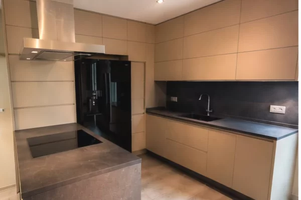 Jepet apartament 3+1+2+2 Poste Parkimi me qira tek Kompleksi Nobis , Liqeni Artificial , Rruga e Kos