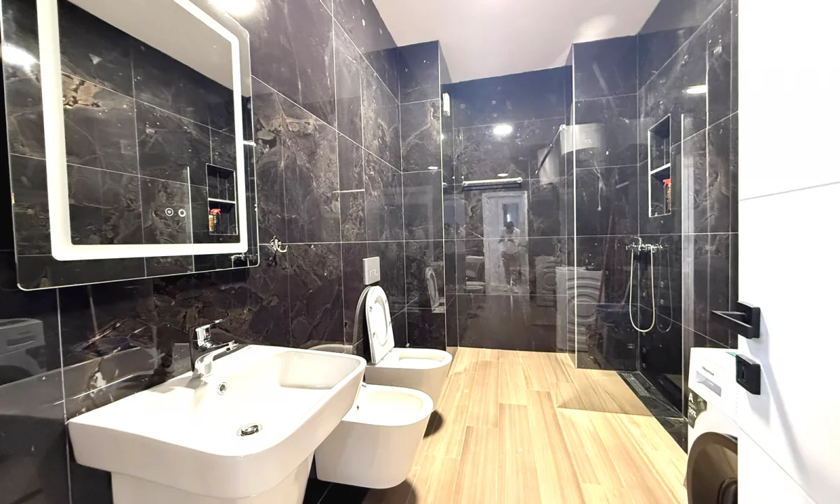 Shtepi me qera Apartament ne Tirane, 2+1, Mobilimi E mobiluar, Pagesa 900  Euro.