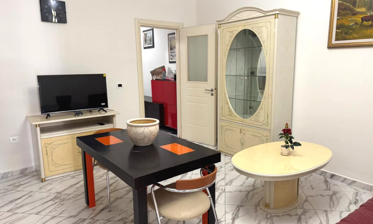 Shtepi me qera Apartament ne Tirane, 2+1, Mobilimi E mobiluar, Pagesa 500  Euro.