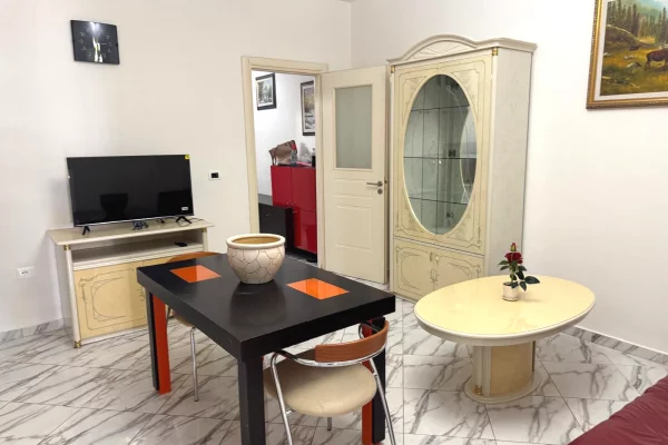 Shtepi me qera 2+1 ne Tirane - 500 Euro