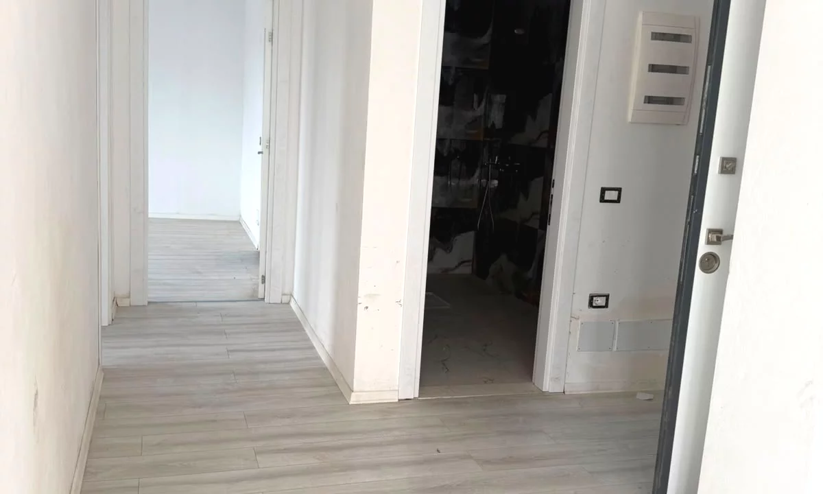 Jepet apartament 2+1+2 per zyre me qira tek Kompleksi Ndregjoni , Rruga Jordan Misja , Bulevardi i R