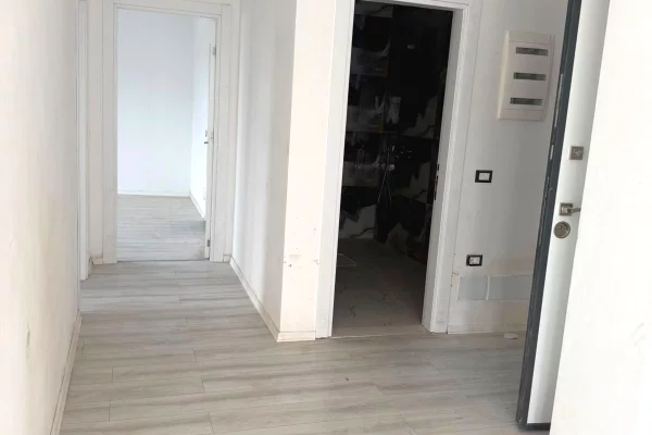 Ambient biznesi me qera 3+1 ne Tirane - 900 Euro