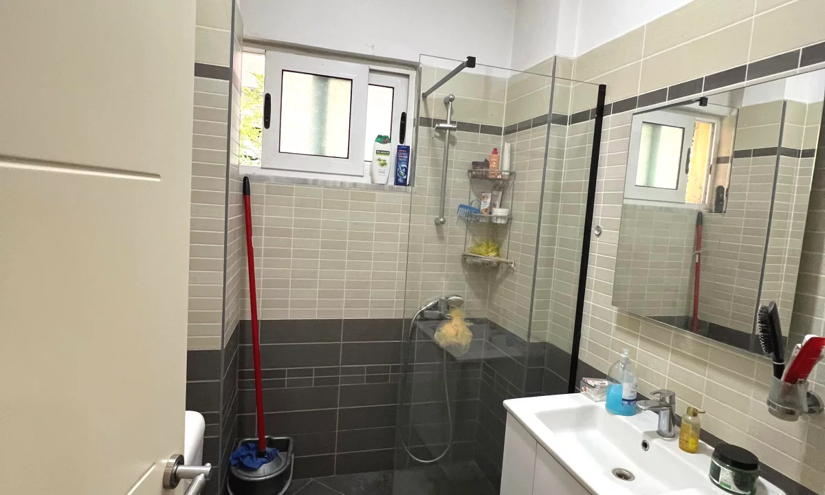 Shtepi me qera Apartament ne Tirane, 2+1, Mobilimi E mobiluar, Pagesa 800  Euro.