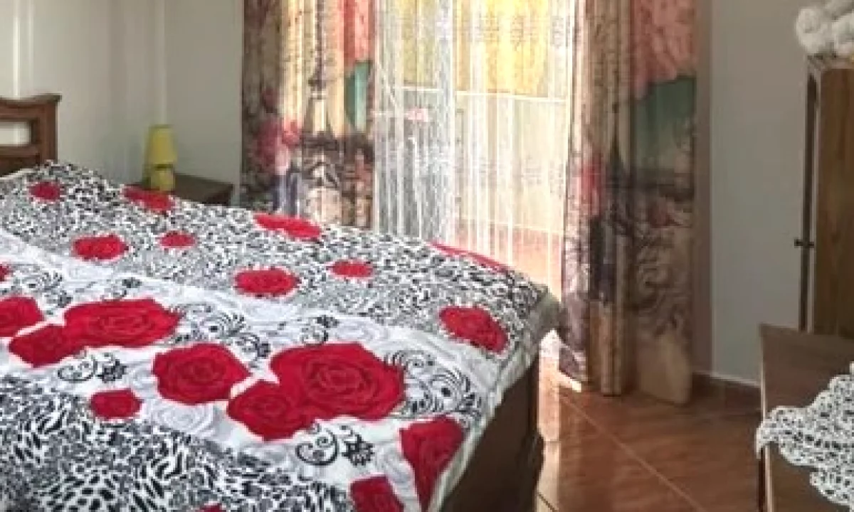 Shtepi me qera Apartament ne Tirane, 2+1, Mobilimi E mobiluar, Pagesa 530  Euro.