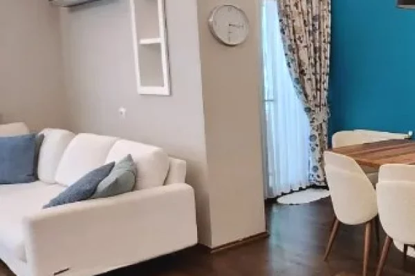 Shtepi me qera 2+1 ne Tirane - 1,400 Euro