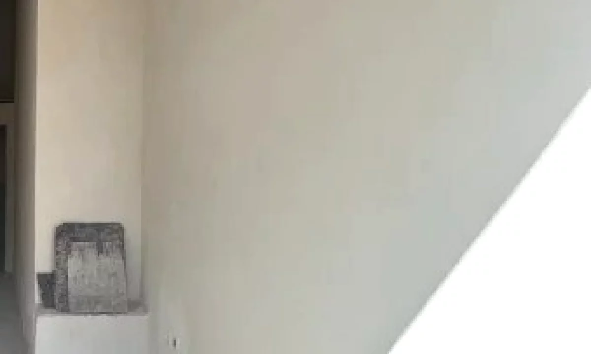 Jepet ambient biznesi me qira tek Galeria Roma , Rruga e Kavajes .