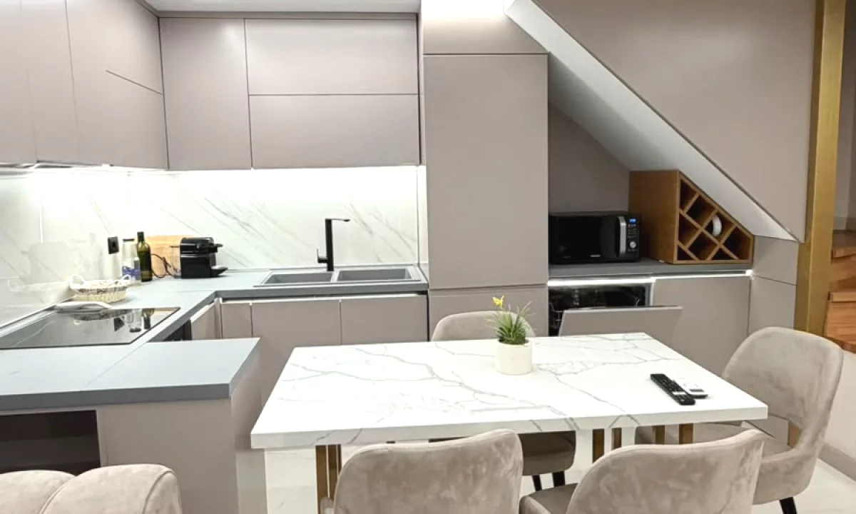 Shtepi me qera Apartament ne Tirane, 2+1, Mobilimi E mobiluar, Pagesa 800  Euro.