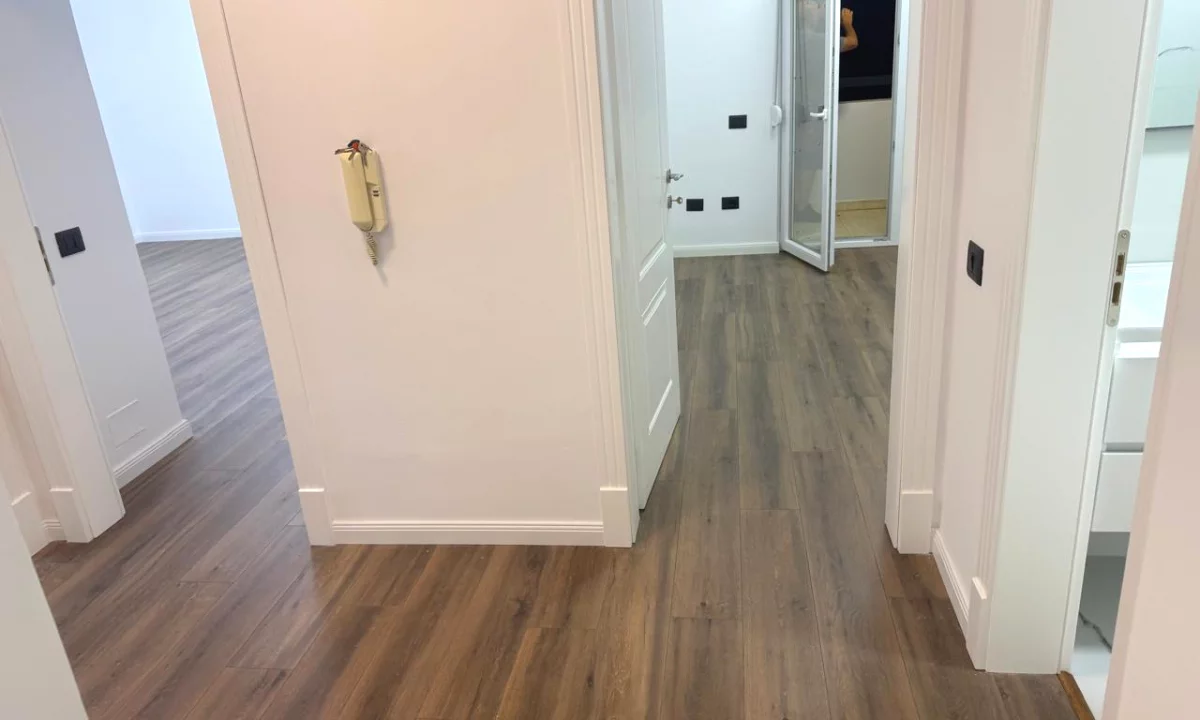 Shtepi ne shitje Apartament ne Tirane, 2+1, Mobilimi Bosh, pa mobiluar, Pagesa 180,000  Euro.