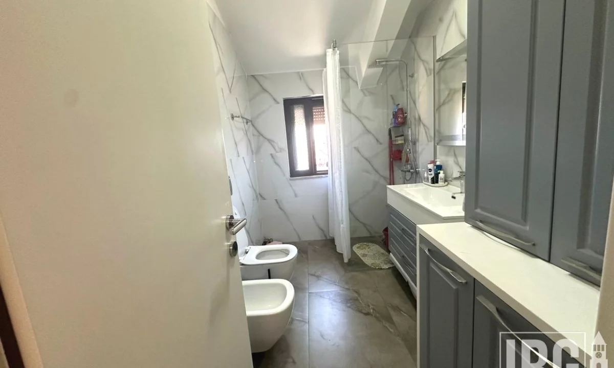 Shtepi me qera Apartament ne Tirane, 2+1, Mobilimi E mobiluar, Pagesa 750  Euro.