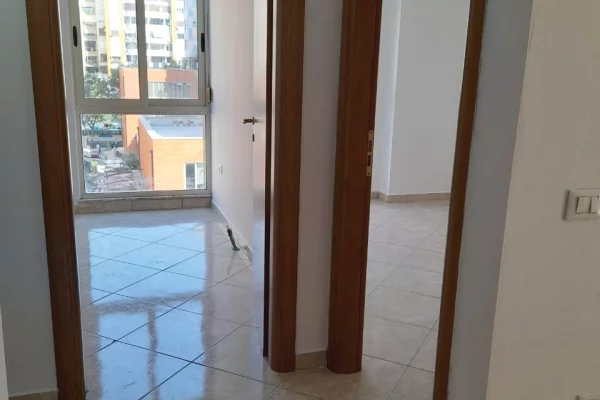 Ambient biznesi me qera 3+1 ne Tirane - 600 Euro