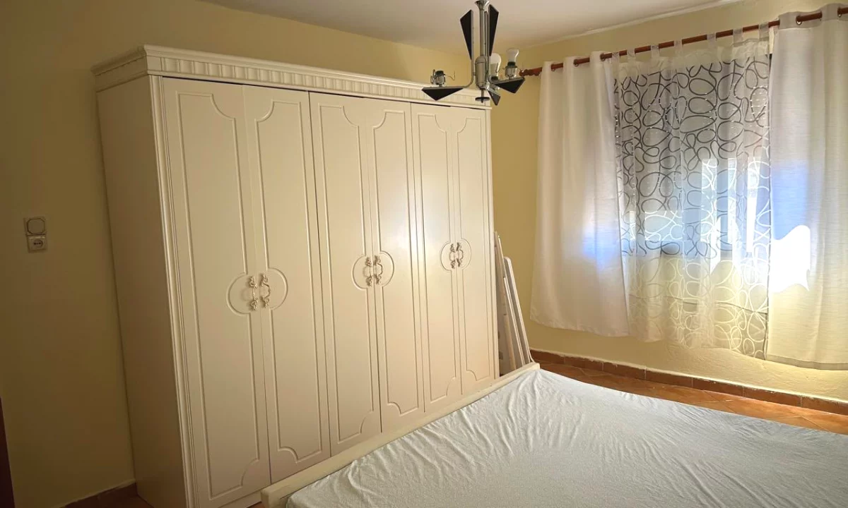 Shtepi ne shitje Apartament ne Tirane, 1+1, Mobilimi E mobiluar, Pagesa 115,000  Euro.