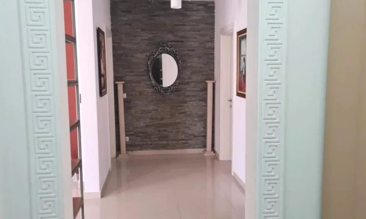 Shtepi me qera Apartament ne Tirane, 2+1, Mobilimi E mobiluar, Pagesa 800  Euro.