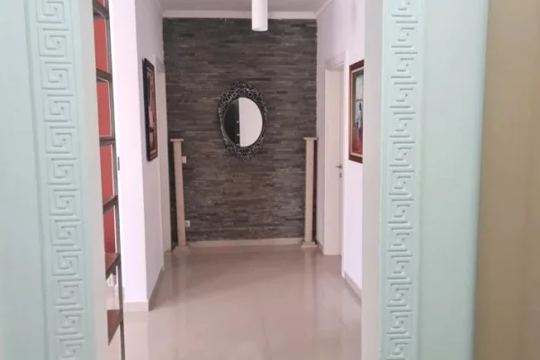 Shtepi me qera 2+1 ne Tirane - 800 Euro