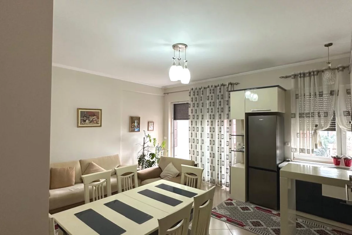 Shtepi me qera Apartament ne Tirane, 1+1, Mobilimi E mobiluar, Pagesa 650  Euro.