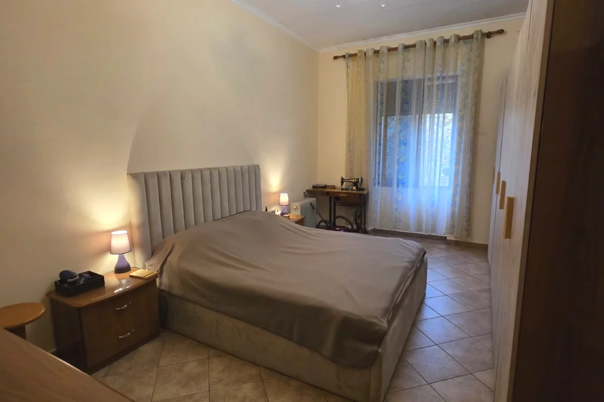 Shtepi ne shitje Apartament ne Tirane, 2+1, Mobilimi E mobiluar, Pagesa 245,000  Euro.