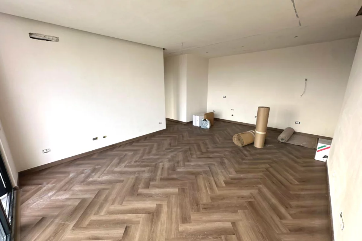Shtepi ne shitje Apartament ne Tirane, 2+1, Mobilimi Bosh, pa mobiluar, Pagesa 260,400  Euro.