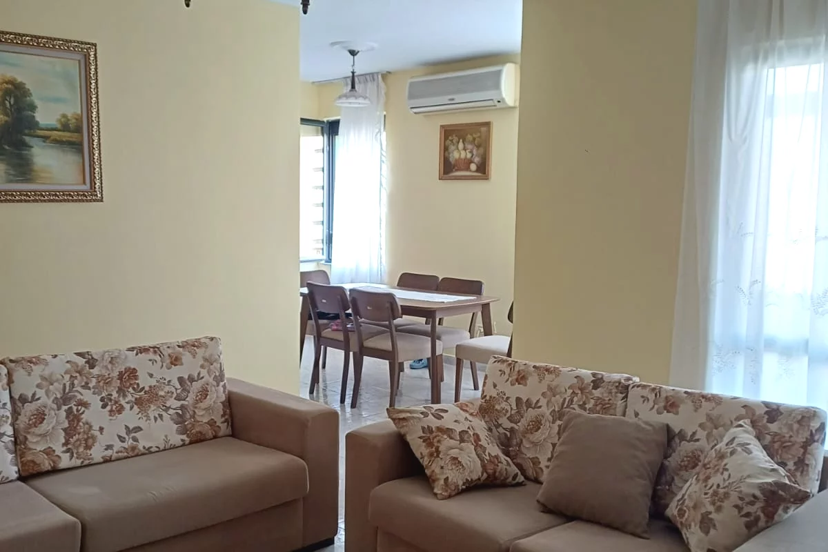 Shtepi me qera Apartament ne Tirane, 2+1, Mobilimi E mobiluar, Pagesa 750  Euro.