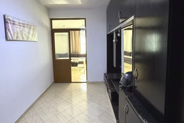 Shtepi me qera 2+1 ne Tirane - 700 Euro