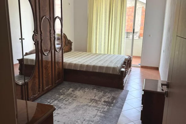 Shtepi me qera 2+1 ne Tirane - 450 Euro