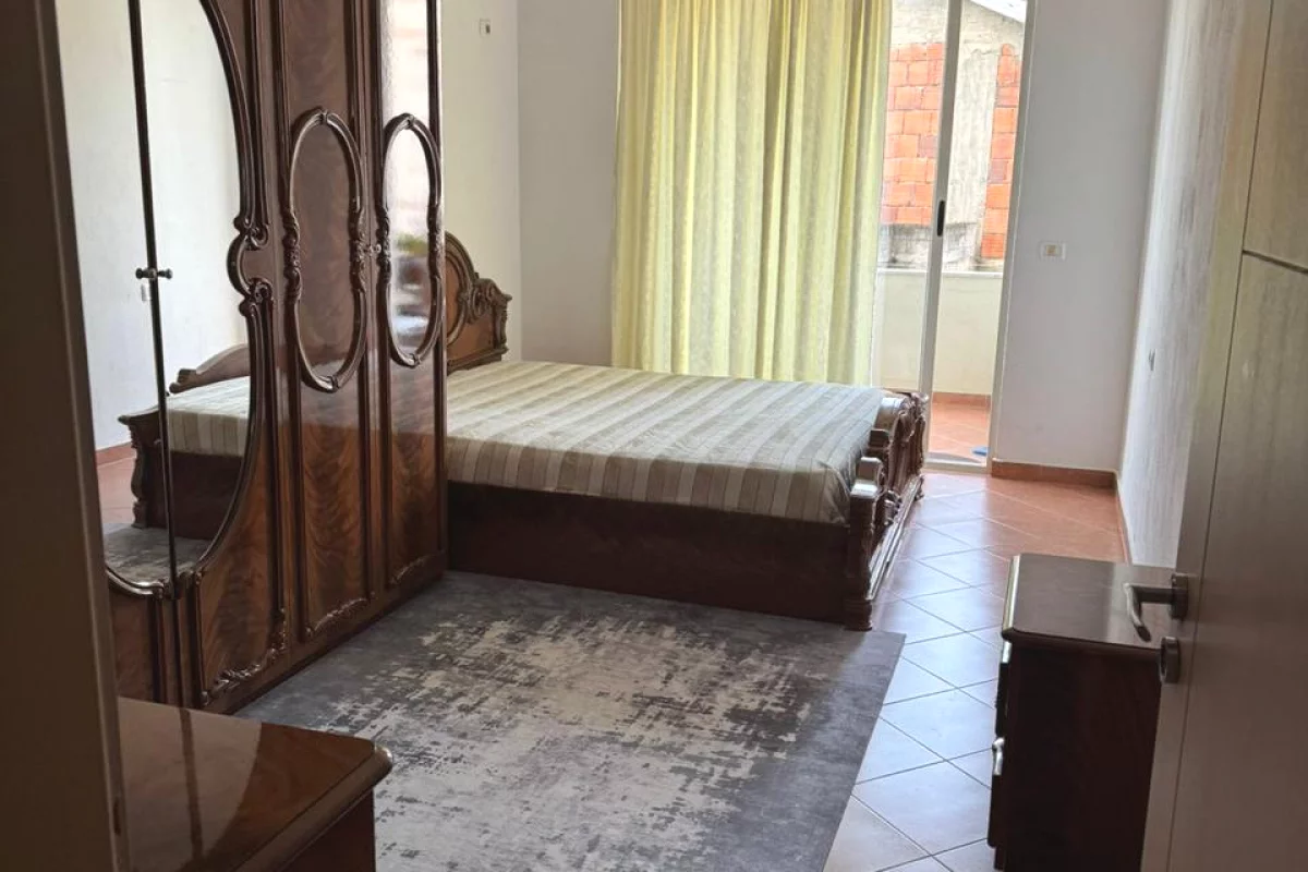 Shtepi me qera Apartament ne Tirane, 2+1, Mobilimi E mobiluar, Pagesa 450  Euro.